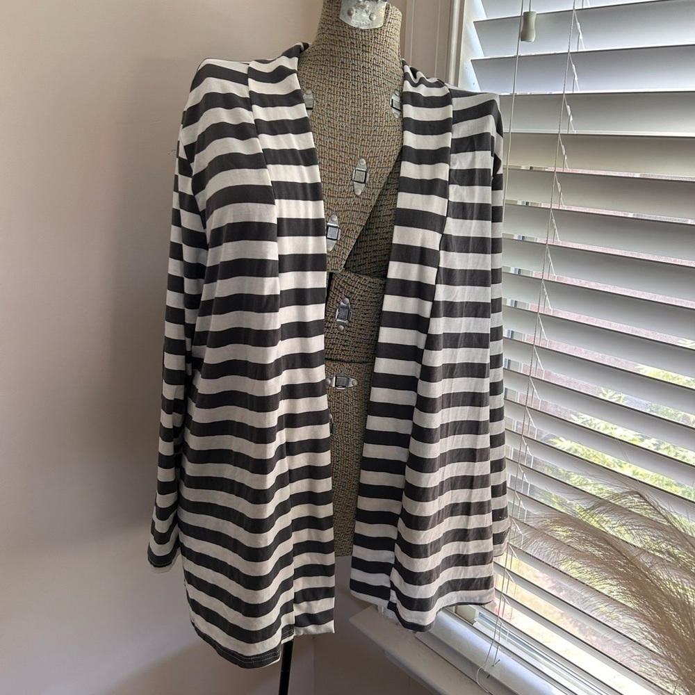 ZANZEA COLLECTION GREY/WHITE STRIPED CARDIGAN. Faux suede elbow patches XXL